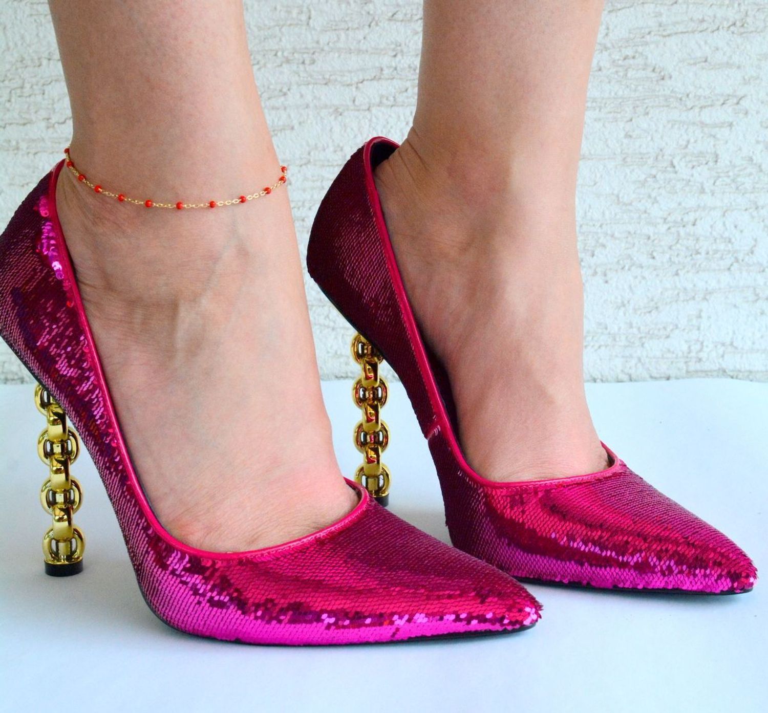 Bransoletka złota damska 585 z czerwonymi kuleczkami BR 6303A. Złota bransoletka 585 damska klasyczna. Bransoletka damska złota na delikatnym łańcuszku ozdobiona czerwonymi kuleczkami.Bransoletka wykonana z najwyższej jakości.jpg